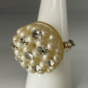RETRO Fashion Vintage Button Pearl Rhinestone ring Size 8